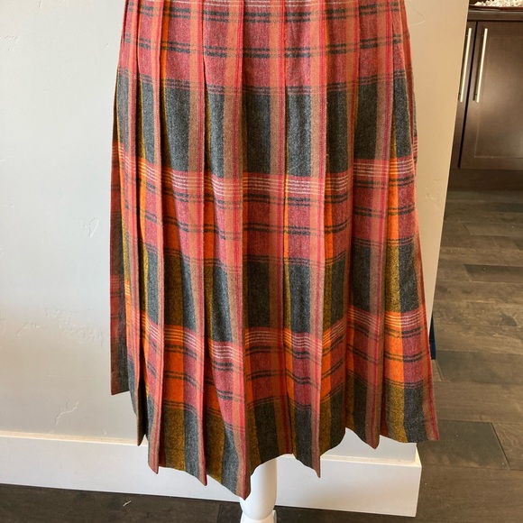 Vintage Women’s Plaid Wool Pleated Skirt Size Small - Picture 8 of 10